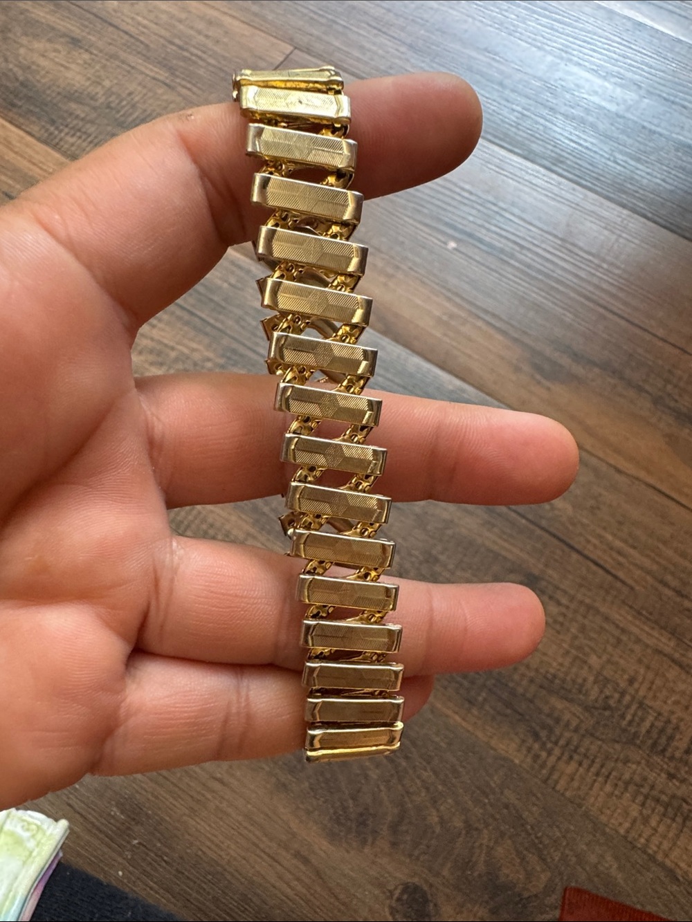Vintage Gold-Tone Stretch Link Bracelet for Women - Classic Elastic Band - Picture 4 of 6